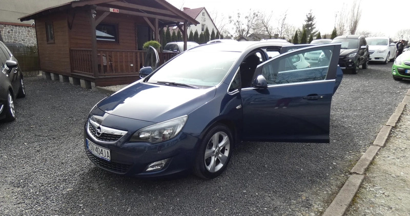 Opel Astra cena 24700 przebieg: 178000, rok produkcji 2011 z Wojcieszów małe 562